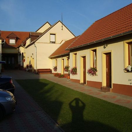 素特兹住宿加早餐旅馆 Fertőrákos 外观 照片