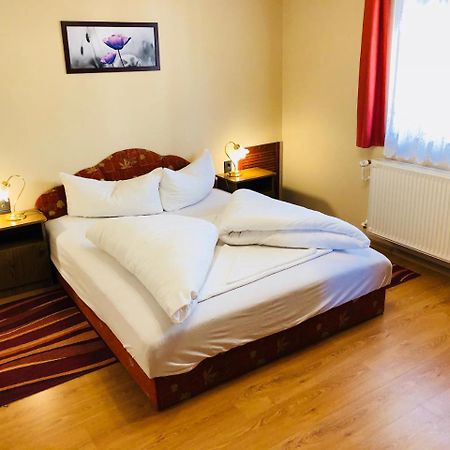 素特兹住宿加早餐旅馆 Fertőrákos 外观 照片
