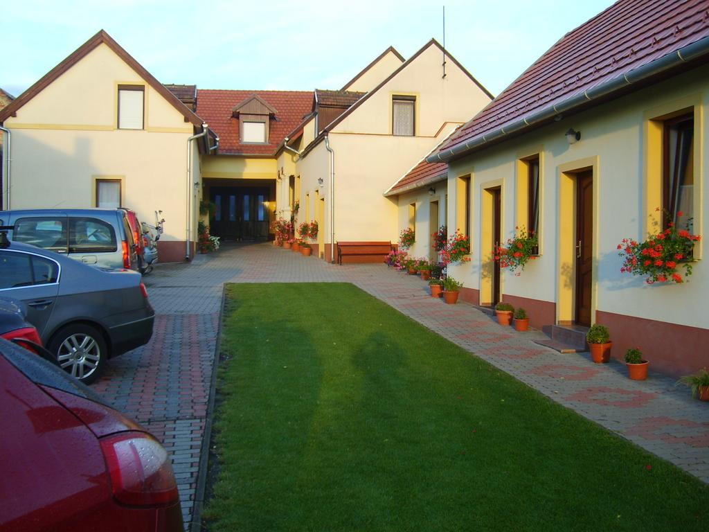 素特兹住宿加早餐旅馆 Fertőrákos 外观 照片