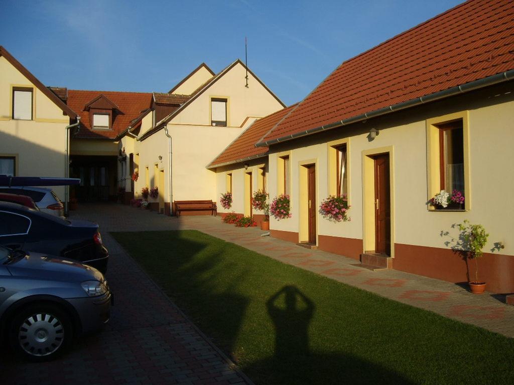 素特兹住宿加早餐旅馆 Fertőrákos 外观 照片