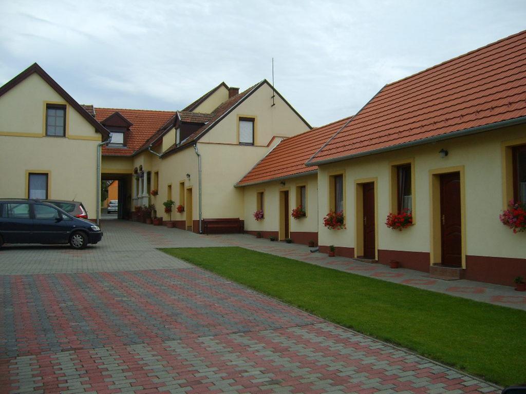 素特兹住宿加早餐旅馆 Fertőrákos 外观 照片