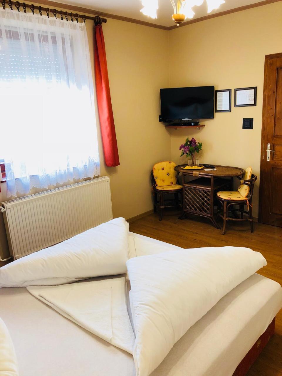 素特兹住宿加早餐旅馆 Fertőrákos 外观 照片